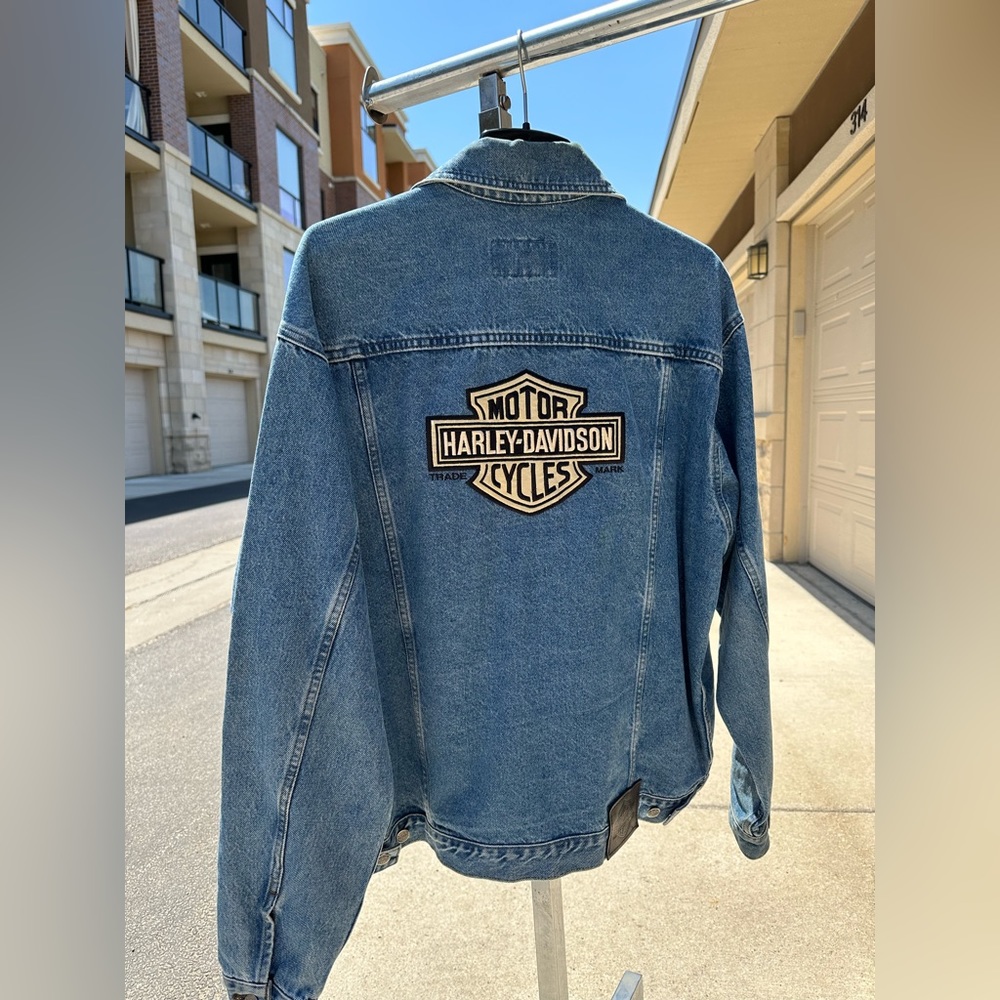 Vintage Harley-Davidson denim jacket. Size Large.